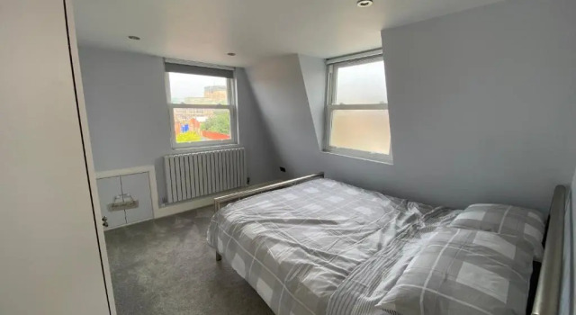 Апартаменты 3 bed Apartment in Colliers Wood