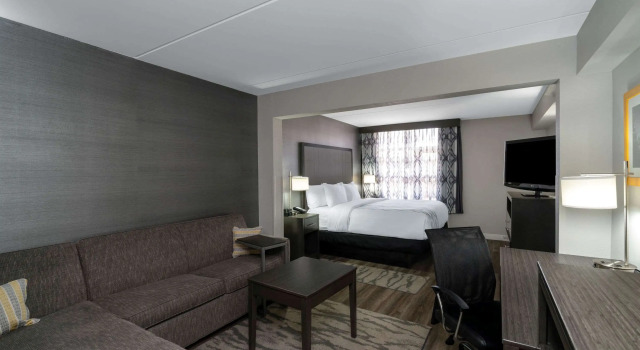 La Quinta Inn & Suites by Wyndham Raleigh Downtown North