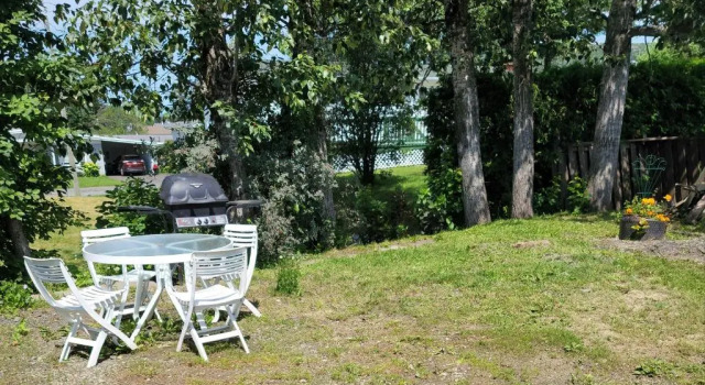 Downtown apartment next to highway netflix+wifi, Забронировать Апартаменты/квартира Отели River Valley с парковкой, Парковка