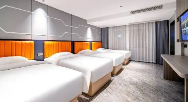 Кровать в общем номере Guohao Hotel Heyuan