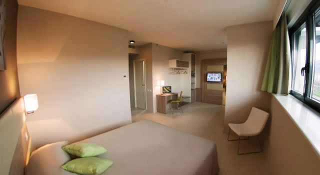Полулюкс Hotel Cristina