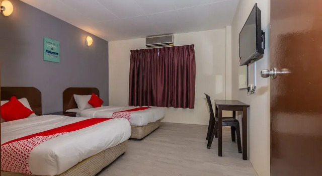 Номер Deluxe OYO 90893 Hotel 68 Kampung Lapan