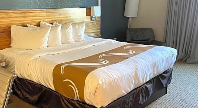 Standard Zimmer Quality Inn Frontier at U.S. Hwy 30