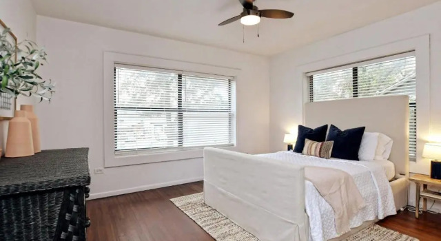 Classy 1927 Uptown Tudor 4 min to Magnolia, Boek Hotel Hotels in Waco met parkeren, Parkeren