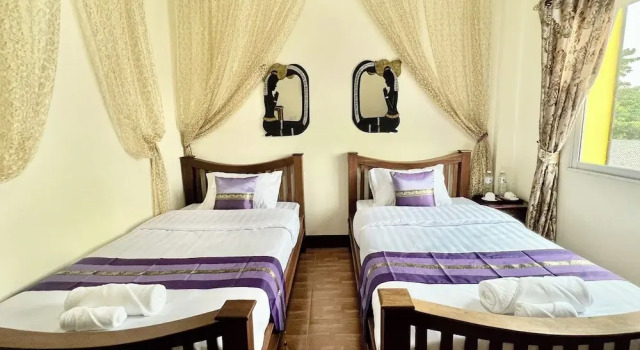 Двухместный номер Deluxe с балконом LM Hostel