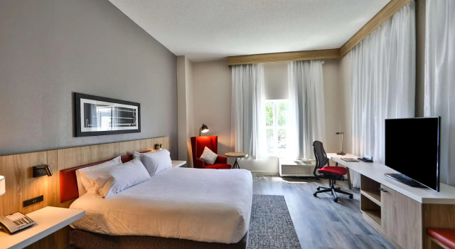 Двухместный номер Mobility/Hearing Accessible with Roll In Shower Hilton Garden Inn Savannah Historic District