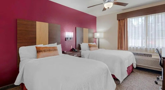 Четырёхместный номер Standard Best Western Pineywoods Inn