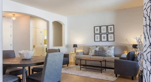 Коттедж с 4 комнатами 4BR South Phoenix Home