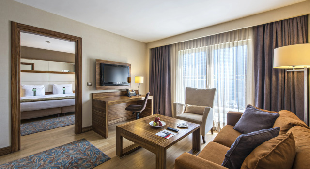 Holiday Inn Istanbul Sisli by IHG, Забронировать Отель Отели Стамбула с бассейном, рядом с Hospitadent Mecidiyekoy Dental Hospital, Бассейн