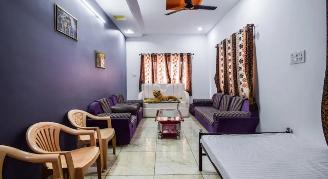 OYO 10092 Home Elegant 3BHK Villa Hiran Magri, Забронировать Вилла Отели штата Раджастхана с парковкой, Парковка