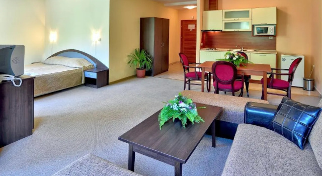 Студия Kris Apartments at Paradise Green Park -FREE Parking