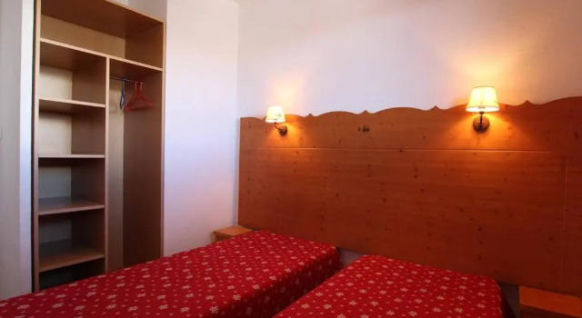 Appartement Puy-Saint-Vincent, 2 pièces, 6 personnes - FR-1-330G-76, Забронировать Апартаменты/квартира Отели Пюи-Сен-Венсан с бассейном, рядом с Горнолыжный подъемник Роше Нуар, Бассейн