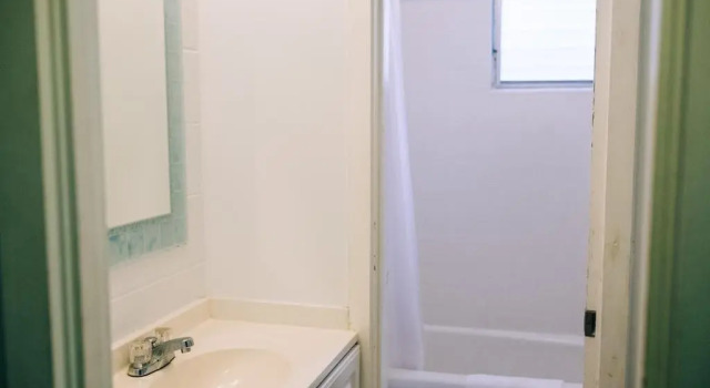 Кровать в общем номере Waikiki Beachside Hostel