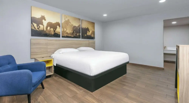 Двухместный номер Standard Days Inn by Wyndham South Fort Worth