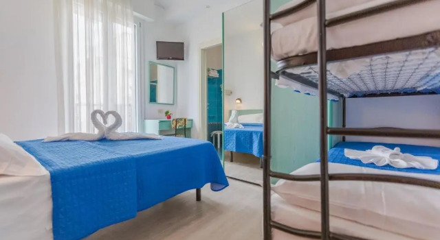 Четырёхместный номер Classic Hotel Eiffel