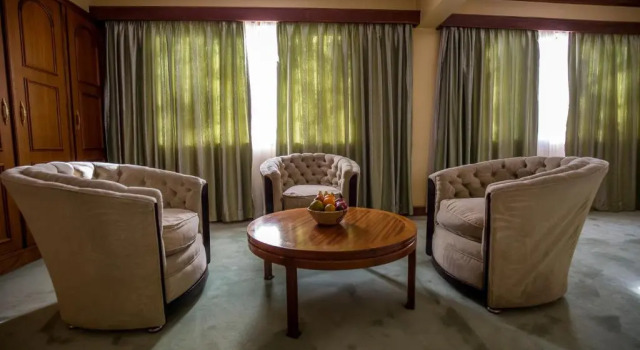 Полулюкс Sirikwa Hotel