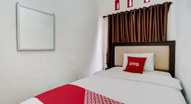 Economy Zimmer OYO 90645 Karisma Residence