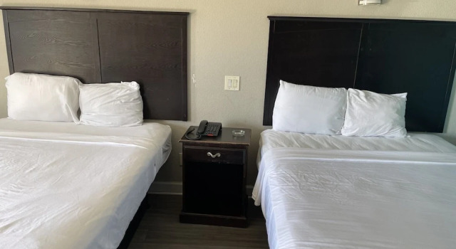 Четырёхместный номер Standard Express Inn West Memphis