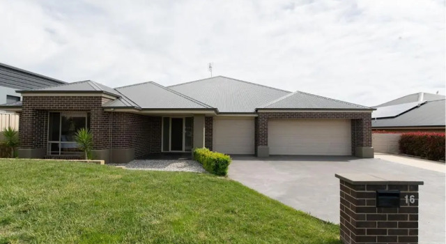 Коттедж Centennial Cres, Modern, Entertaining Home, Sleeps 8