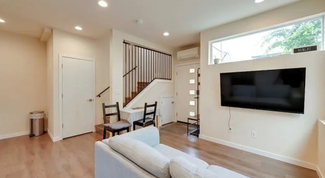 Seattle Townhome: Rooftop Deck < 7 Mi to Dtwn, Забронировать Апартаменты/квартира Сиэтл штат Вашингтон, рядом с Пляж Ист-Грин-Лейк