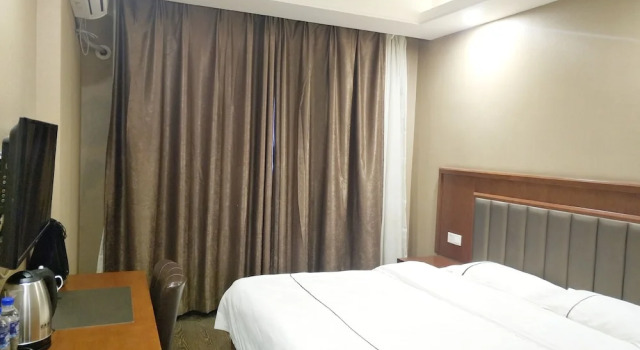 Номер Comfort Huaxi Hotel