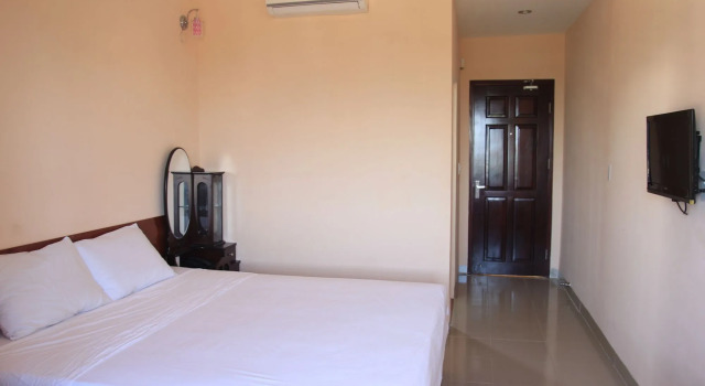 Ngoc Han Hotel By The Moment