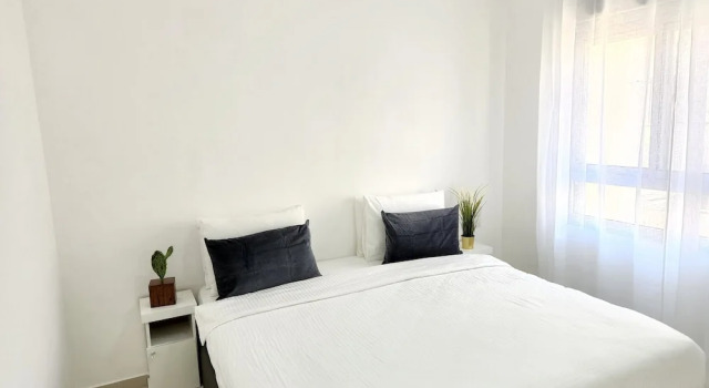 Семейные апартаменты с 2 комнатами с балконом и с видом на город Melony Apartment