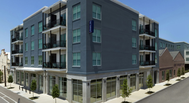 Hampton Inn New Orleans French Quarter Market Area, Забронировать Отель Отели Нового Орлеана с бассейном, рядом с Armstrong Park, Бассейн