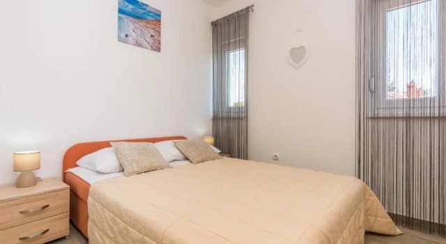 Pasko 2 modern furnished ap for 7