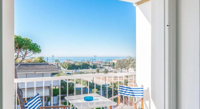Elegante Attico panoramico a 2 passi dal mare, Book Hotel Hoteller i Versilia med pool, Swimmingpool