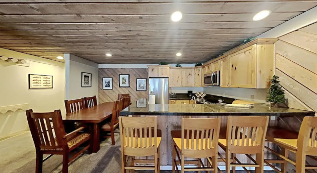 Номер Standard Beautiful One Bedroom Condo! Just Steps to Mammoth Mountain with Fully Equipped Kitchen! by RedAwning