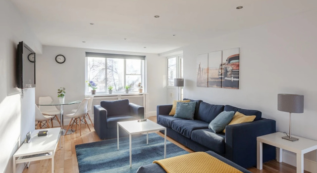 3 Bedrooms  Apartment  Central London