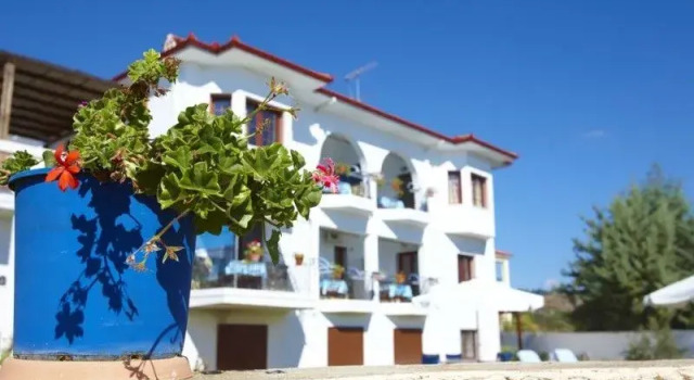 Peter's House Apartments, Book Apartment Nikiti 