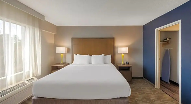 Четырёхместный семейный номер Standard Comfort Inn & Suites Tipp City Dayton North I-75