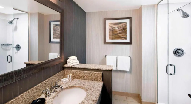 Четырёхместный люкс Courtyard by Marriott Indianapolis Downtown