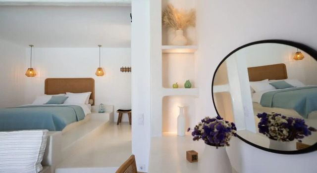 Полулюкс с видом на бассейн Myconian Theros Luxury Suites