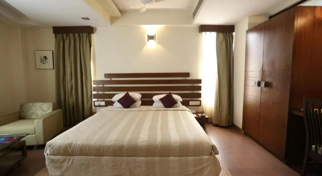Люкс SilverCloud Hotel and Banquets
