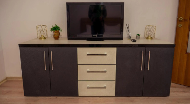 Lovely 2 bedroom, living and private bath apartment