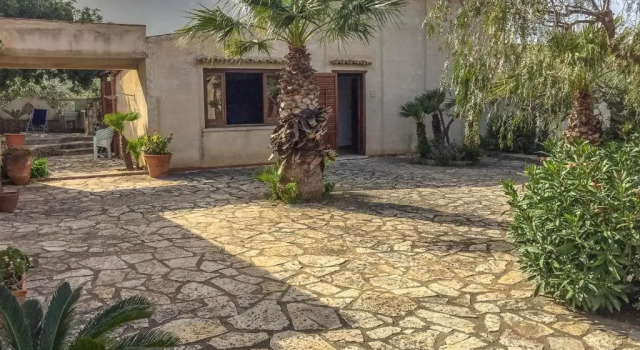 Апартаменты Casa Carrubbo, Fantastic rustic villa with private garden