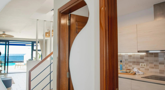 FRONTLINE VILLA 26, well-designed with a heated pool