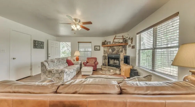 Hillside Haven w/ Deck < 2 Miles to Dwtn Ruidoso!, Varaa Lomakoti Ruidoso New Mexico