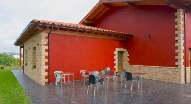 Коттедж с 6 комнатами La Cala Hostel