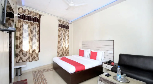 OYO 11595 Hotel Roxy
