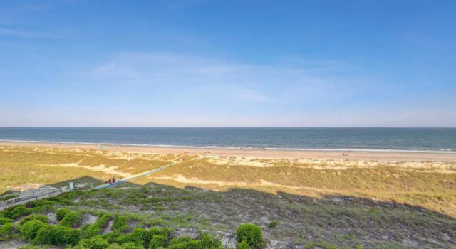402 Sea Cloisters 2 BR Oceanfront, Забронировать Отель Хилтон-Хед-Айленд Lowcountry, рядом с Прибрежный парк Folly Field Beach Park