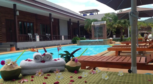 Двухместный номер Deluxe с видом на бассейн Khum Laanta Resort - SHA Extra Plus