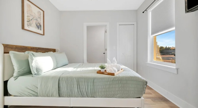 4br3ba Modern Sleeps 10 8 Minutes to Raymond James, Rezerwuj Apartament Hotele w Tampa z parkingiem, Parking