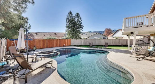 Коттедж Lake Elsinore Home w/ Pool - 44 Mi to Disneyland!