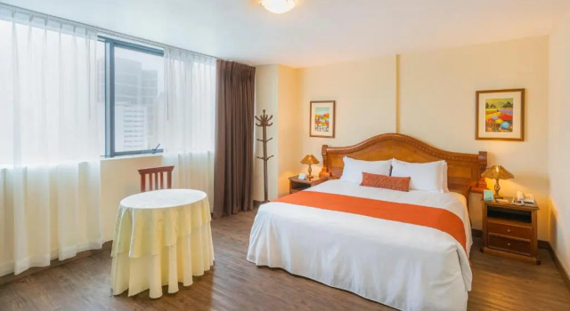 Полулюкс Miraflores Colon Hotel