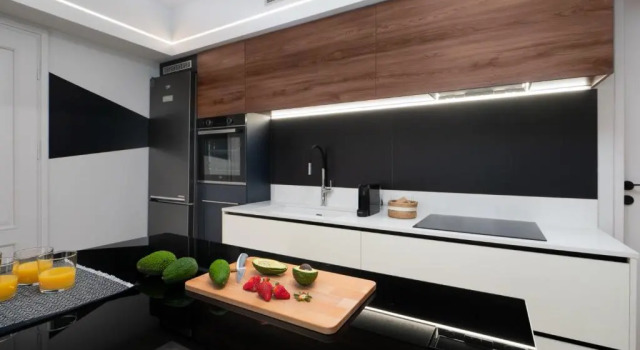 The H Experience - Stylish 2BD apt with balcony in Heraklion center, Забронировать Апартаменты/квартира  