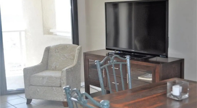 Beachside Two 4255 - flr5 - 1BR 1BA + Bonus Room - (6), Varaa Hotelli Hotellit Emerald Coast uima-altaalla, Uima-allas